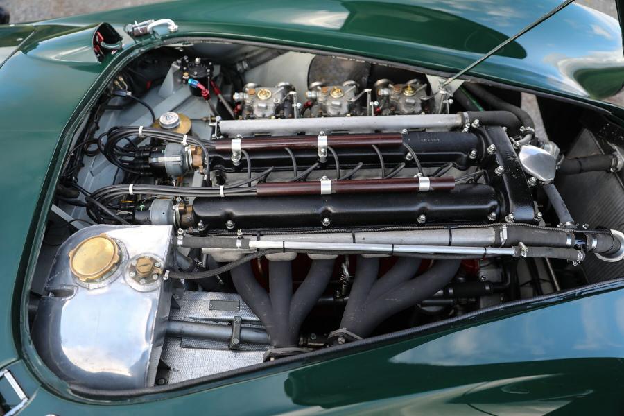 Моторный отсек Aston Martin DB3 S (Open Headlights) 1953 года  (фото 71 из 71)